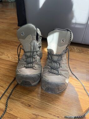 Salomon tan and light gray hiking boots